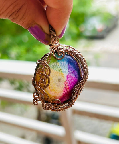 Natural Stone Handmade Statement Rainbow Colar Quartz Pendant for Women and Girls